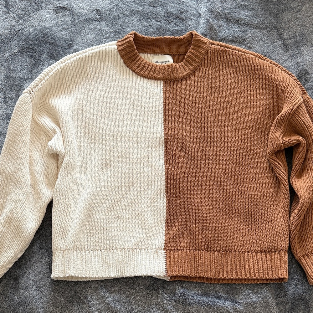 Abercrombie & Fitch Tan and Cream Knit Sweater